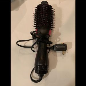 Revlon one step hair drier and volumizer hot air brush
